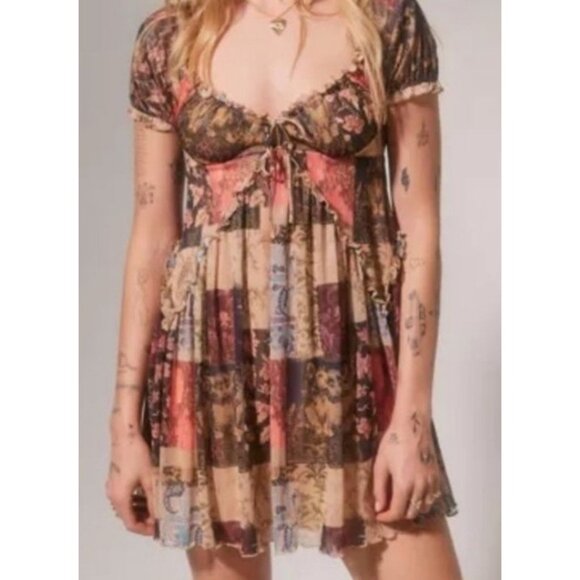 NWT Urban Outfitters Patchwork Print Sammy Sparkle Mini Dress ~ Med - Picture 2 of 8
